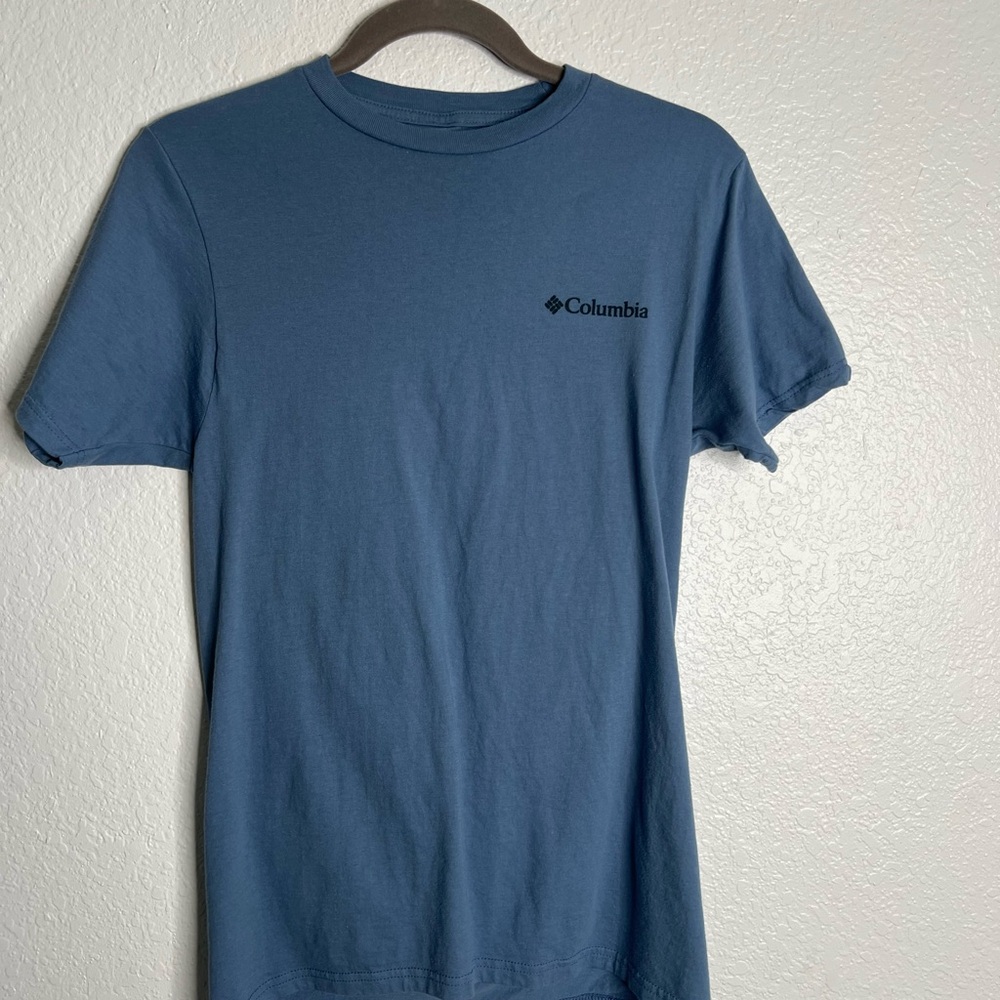 Columbia Camping Tent Blue and Yellow Graphic Tee Size Small
